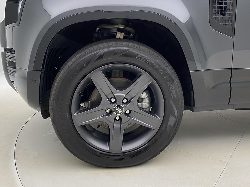 Land Rover Defender 110 D250 X-DYNAMIC SE AWD CZ - fotka 33 z 48