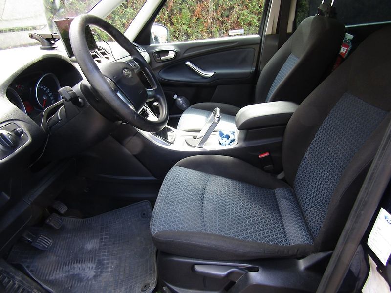 Ford Galaxy (2007) 2.0 TDCi 96kW - fotka 19 z 34