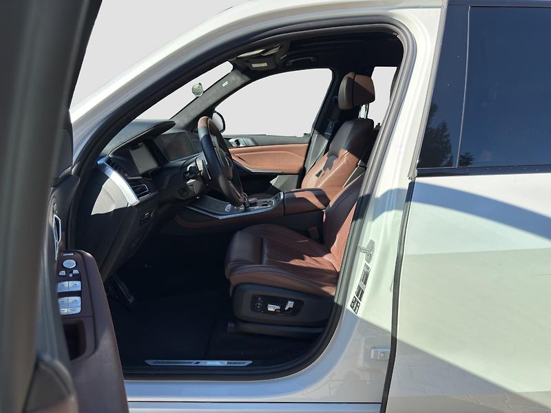 BMW X7 xDrive40d - fotka 2 z 11