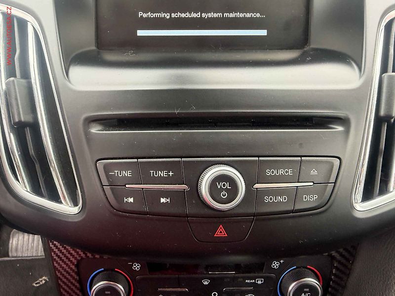 Ford Focus (2015) 2.0 TDCi, Titanium, AT, bixen - fotka 14 z 18