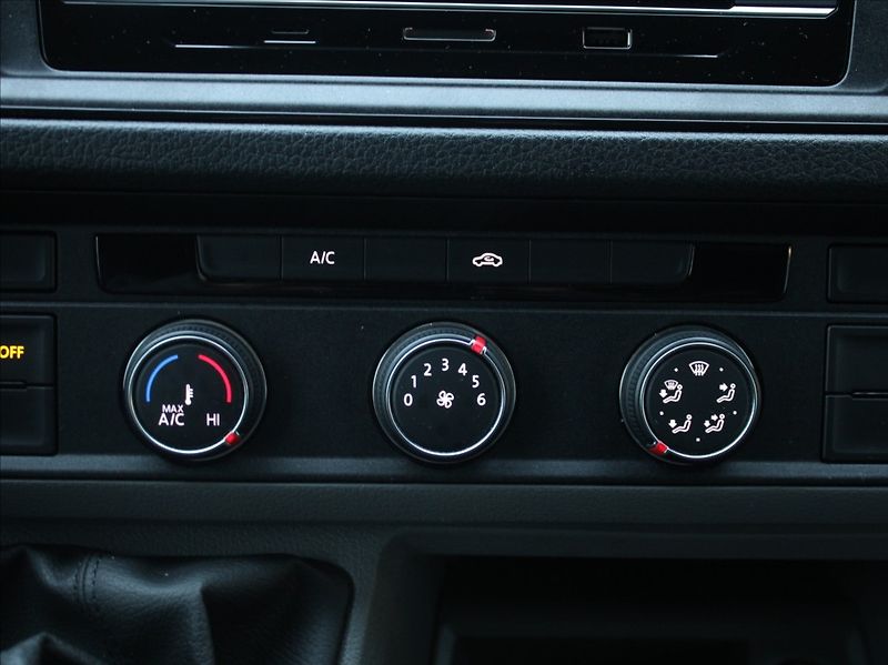 Volkswagen Crafter 2,0 TDi 35 DR  Akční CENA! - fotka 11 z 18