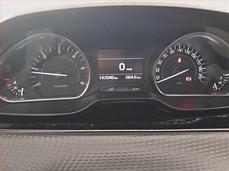 Peugeot 208 (2015) 1.6 BlueHDi, Serv.kniha, Navi - fotka 11 z 19