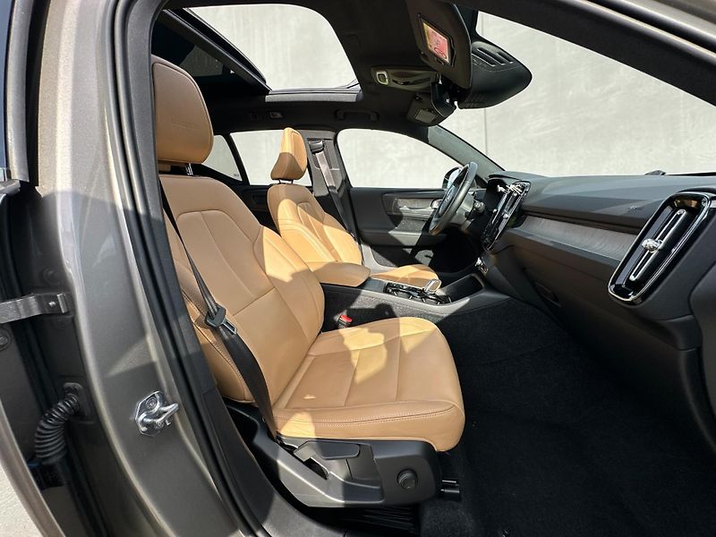 Volvo XC40 (2020) D3|Inscr.|Pano|Kam|Kůže|Tažné| - fotka 8 z 14