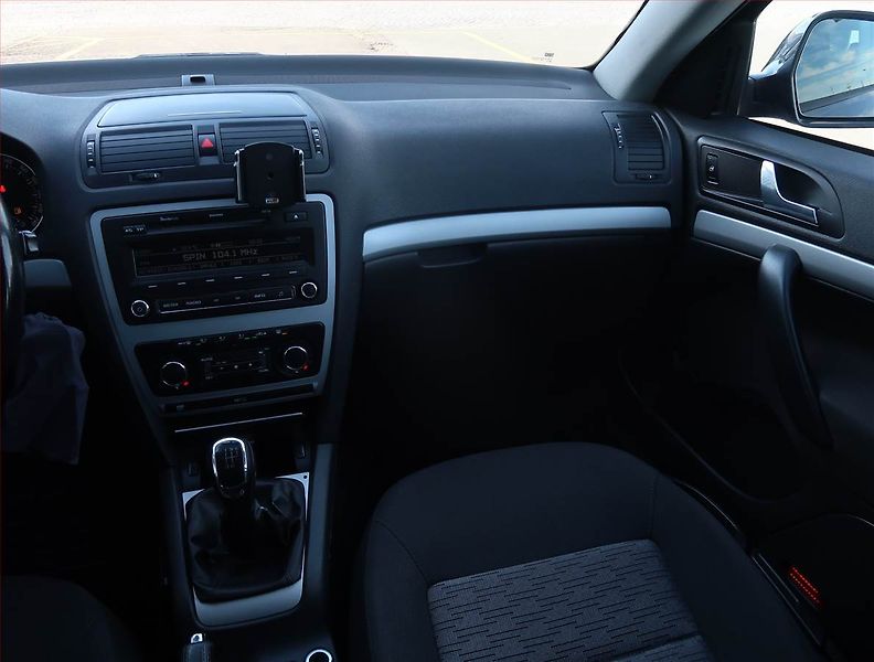Škoda Octavia (2012) 1.6 TDI, Tempomat - fotka 8 z 17