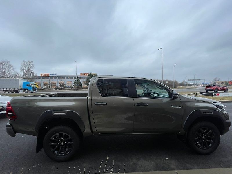 Toyota Hilux 2.8 D-4D automat Invincible - fotka 7 z 28