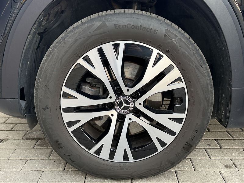 Mercedes-Benz GLB 180d - fotka 26 z 32
