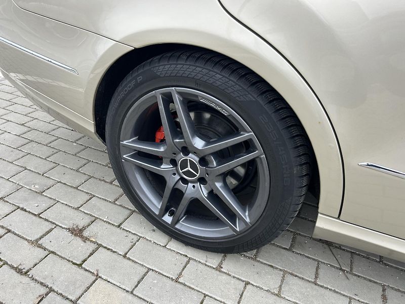 Mercedes-Benz Třídy E E350 CDI BlueEFFICIENCY 4Matic - fotka 30 z 45