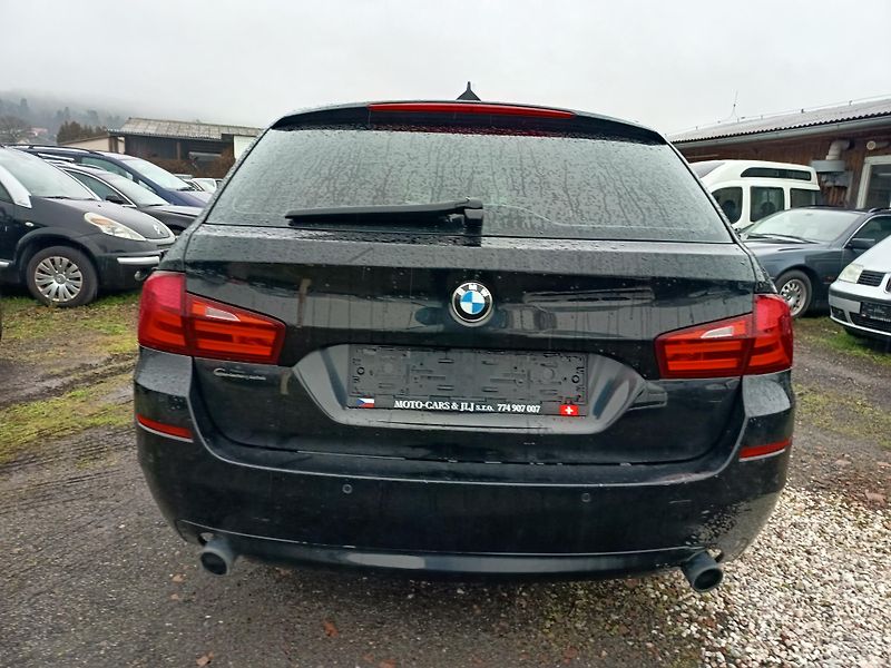 BMW Řada 5 (2011) 535i xDrive - fotka 22 z 50