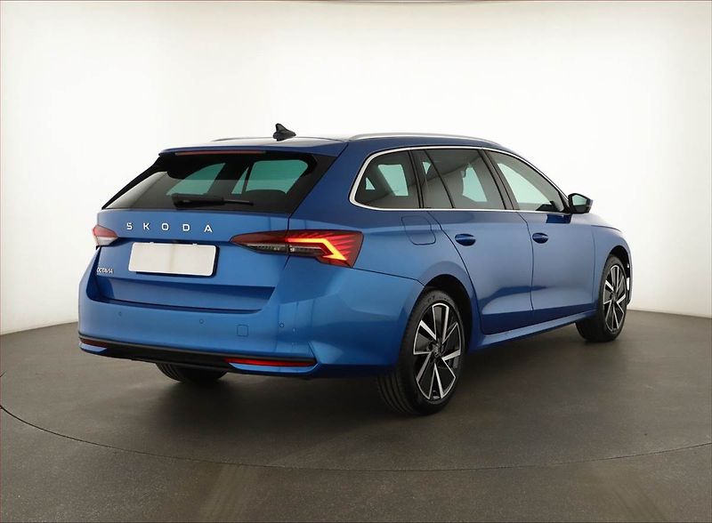 Škoda Enyaq (2023) Sportline 60 (62 kWh) - fotka 5 z 31