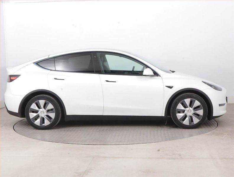 Tesla Model Y (2023) Long Range AWD 79kWh, SoH 92% - fotka 6 z 21