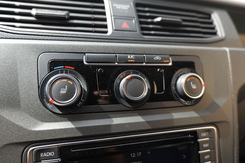 Volkswagen Caddy 1.4 TSi DSG Kam CarPlay Tažné - fotka 31 z 33