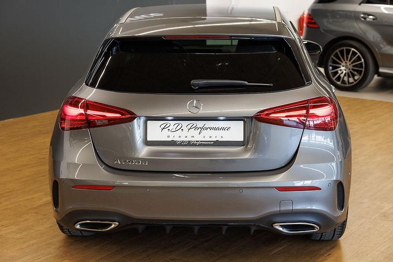 Mercedes-Benz Třídy A (2024) A 200d AMG Line - fotka 14 z 39