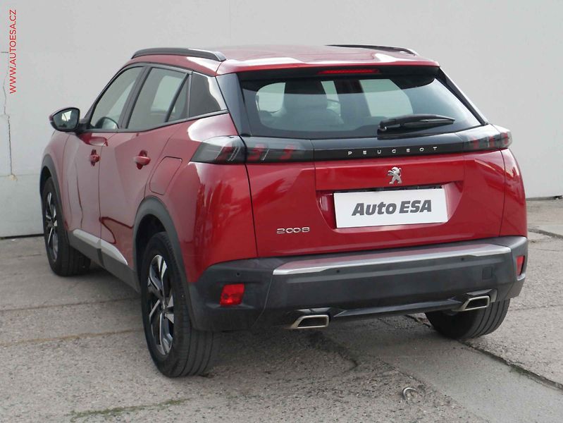 Peugeot 2008 (2020) 1.2 PT, Allure, AT, panor - fotka 4 z 15