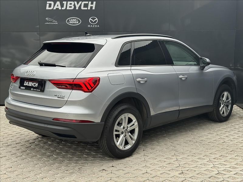 Audi Q3 2,0 40TDI quattro S tronic DPH - fotka 7 z 29