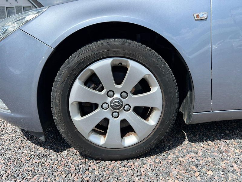 Opel Insignia (2009) 2.0d 118 kW - fotka 10 z 19