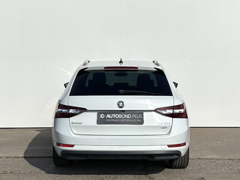 Škoda Superb 2.0 TDI 4x4 DSG / 140 kW Style - fotka 9 z 26