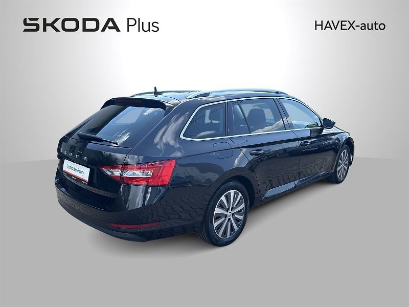Škoda Superb (2022) Combi 2.0 TDI DSG Style - fotka 2 z 34