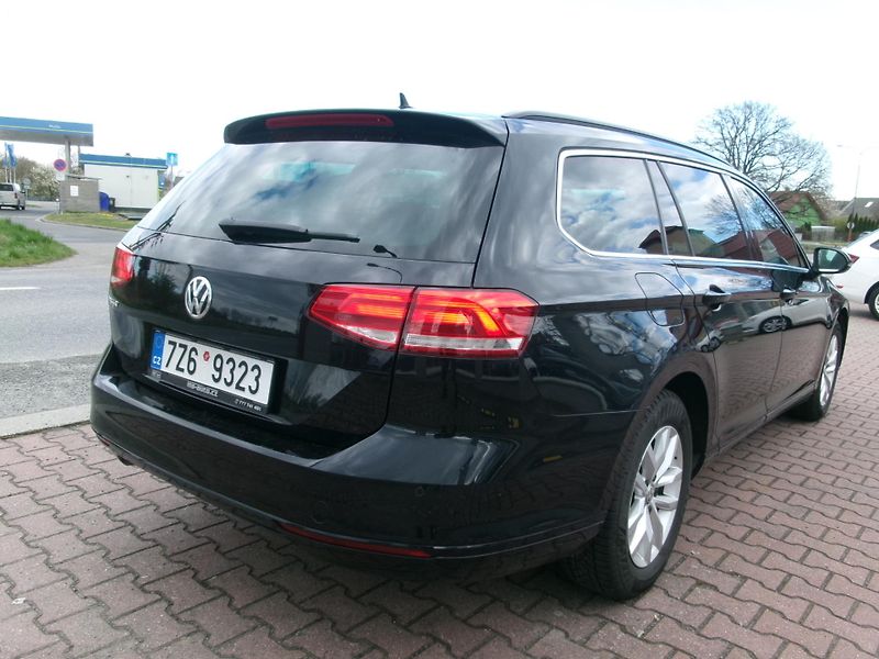 Volkswagen Passat Variant (2018) 1,5TSI AC NAVI ACC BT - fotka 8 z 39