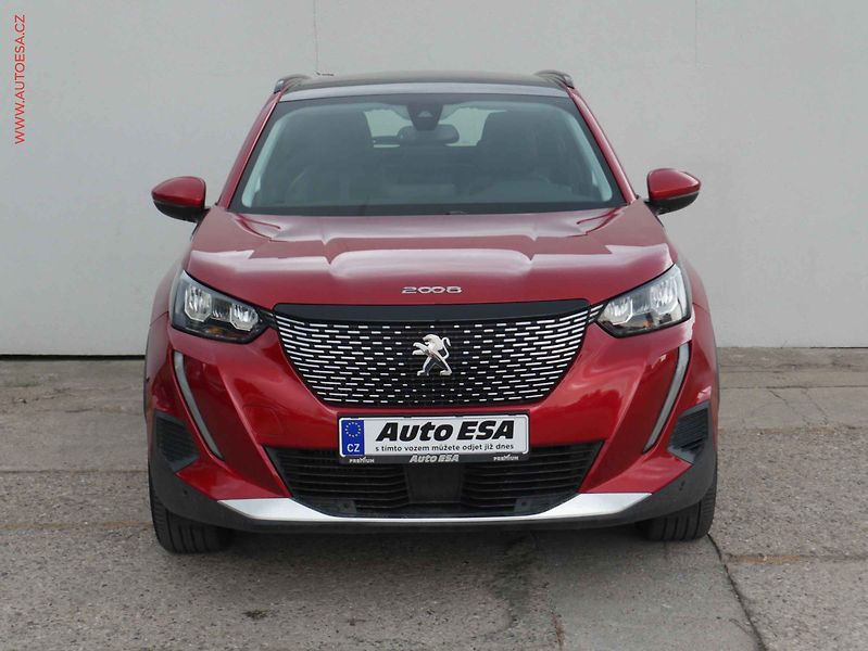 Peugeot 2008 (2020) 1.2 PT, Allure, AT, panor - fotka 2 z 15