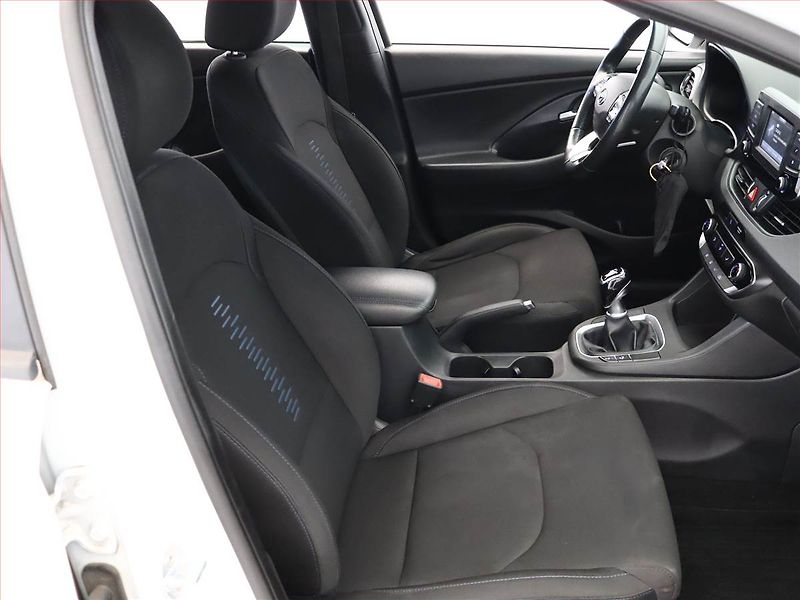 Hyundai i30 (2018) Go! 1.0 T-GDI, Serv.kniha - fotka 7 z 15