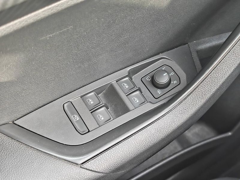 Škoda Karoq 2,0TSI 140kW Sportline 7DSG 4x - fotka 20 z 23