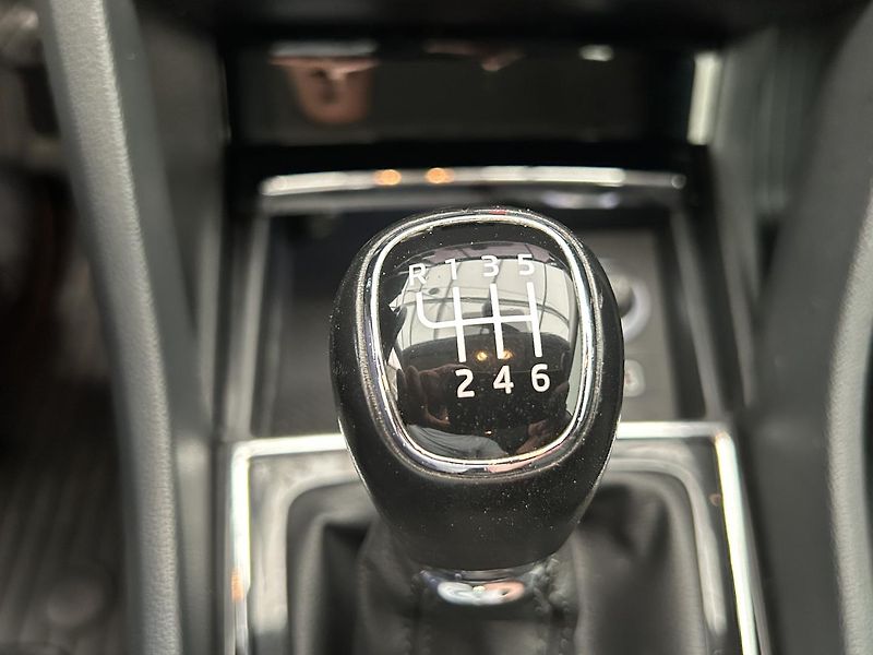 Škoda Karoq 1.5 TSI Ambition - fotka 19 z 25