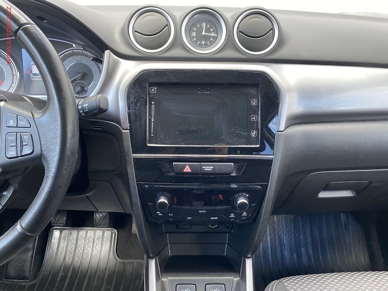 Suzuki Vitara (2020) 1.4 BJet AllGrip, Premium - fotka 12 z 18