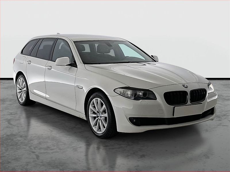 BMW Řada 5 (2013) 520d, Automat, Xenony - fotografie inzerátu