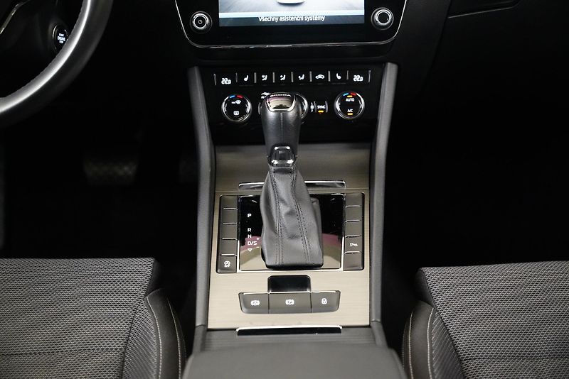 Škoda Superb - fotka 24 z 26