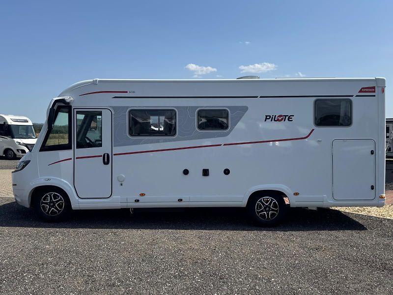 Pilote (2026) G720FGJ Expression - fotka 2 z 37