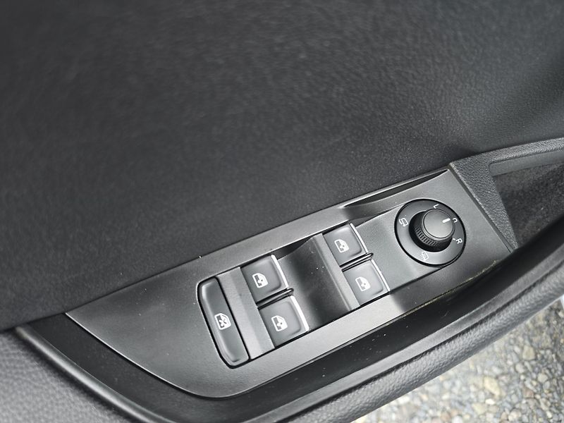 Škoda Superb 140KW DSG WEBASTO PANORAMA  - fotka 14 z 35