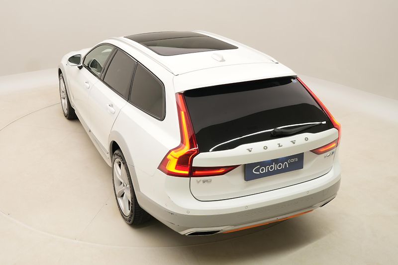 Volvo V90 CC T6 AWD OCEAN RACE AUT CZ - fotka 17 z 57
