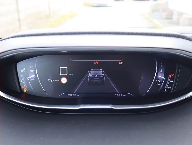 Peugeot 3008 (2019) Allure 1.2 PureTech - fotka 11 z 16