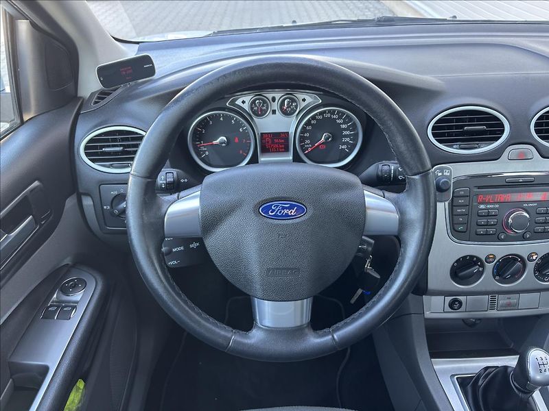 Ford Focus 1,6 Duratec Ti-VCT 74kW Trend - fotka 16 z 20