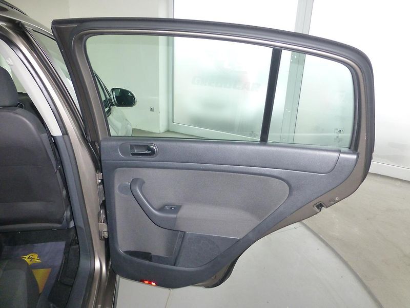 Volkswagen Golf Plus (2011) 1,2TSI*PARK.S**ALU***VYHŘ.SED. - fotka 19 z 24