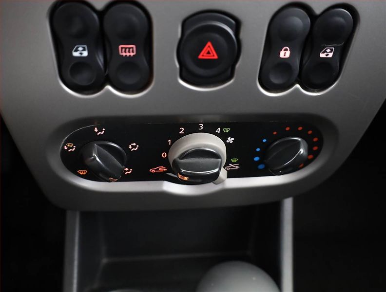 Dacia Sandero (2011) 1.2 16V, po STK, plně pojízdný - fotka 11 z 15