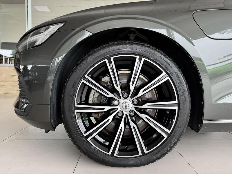 Volvo V60 T6 AWD*257kW*REZERVACE! - fotka 32 z 33