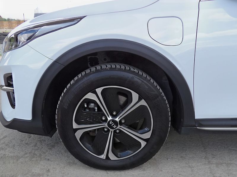 Kia Ceed 1.6GDI PHEV Comfort Tažné - fotka 29 z 36