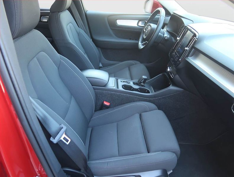 Volvo XC40 (2021) T3 - fotka 9 z 21