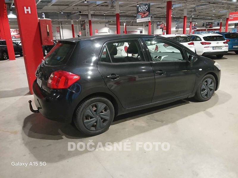 Toyota Auris (2008) 1.6 VVTI - fotka 2 z 3