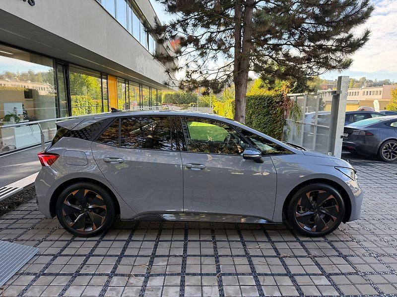 Cupra Born 150kW 360° kamera HUD 62kWh ba - fotka 44 z 45