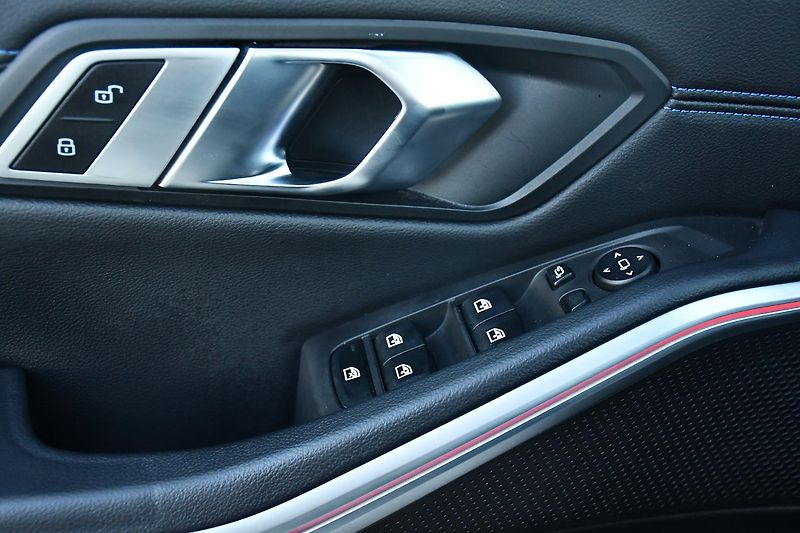 BMW Řada 3 320d xDrive M-SPORT ČR 1.M - fotka 26 z 51