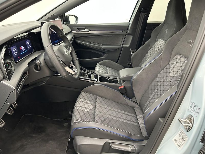 Volkswagen Golf 1.5 TSI R-Line - fotka 24 z 30
