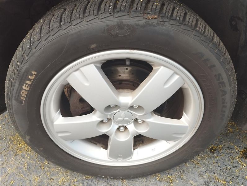 Mitsubishi Outlander 2,4 i 118KW, 4X4, AUTOMAT - fotka 18 z 20