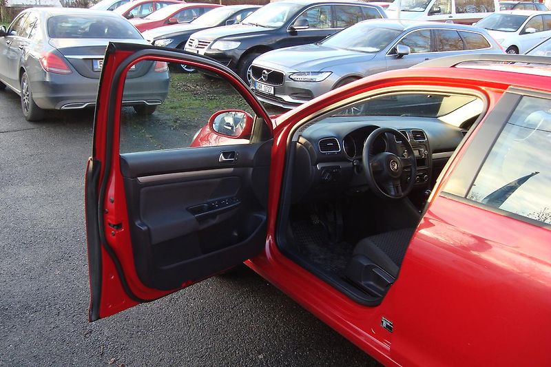 Volkswagen Golf (2011) VI.1.6TDi,ČR,S.kn1.MajSTK 8/27 - fotka 28 z 67