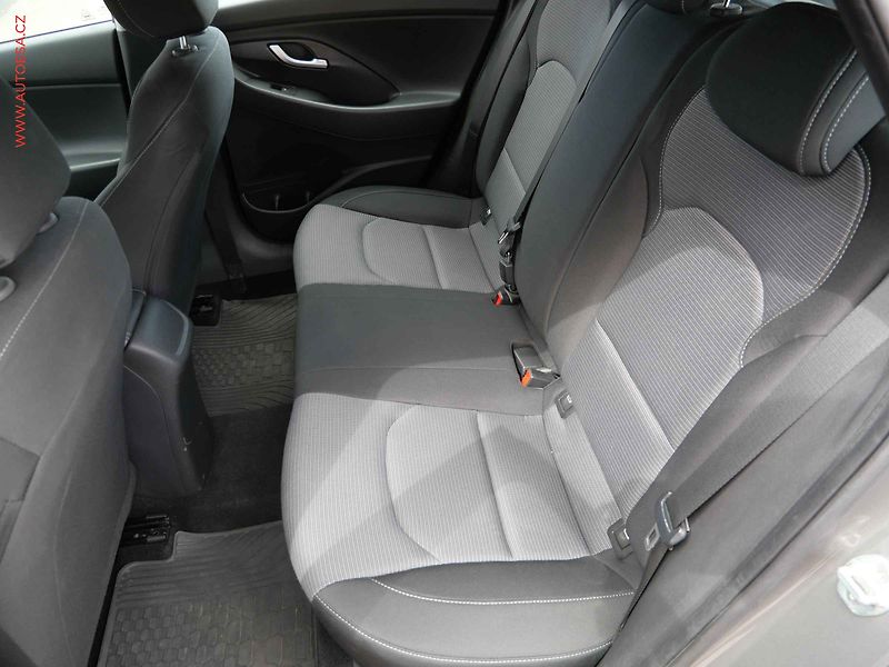 Hyundai i30 (2019) 1.6CRDi, 2.maj,ČR, AC, tempo - fotka 10 z 20