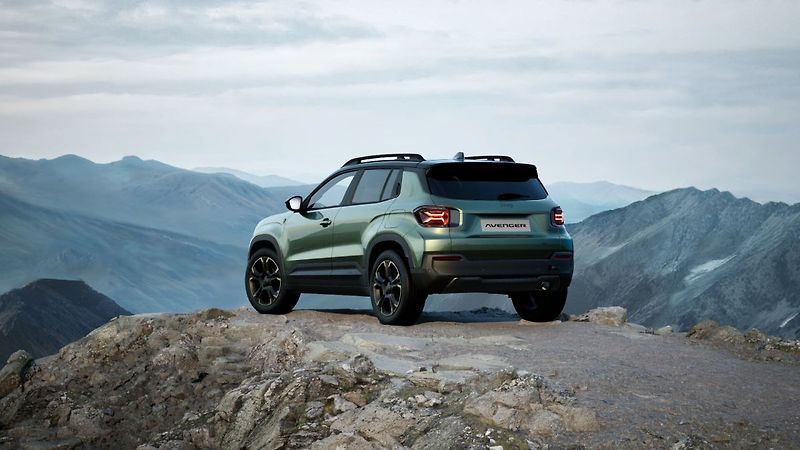 Jeep Avenger (2026) 4xe 85th Anniversary 1.2 Turbo - fotka 2 z 8