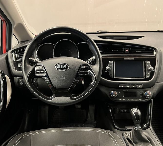 Kia Ceed 1.6 CRDi Exclusive SW - fotka 5 z 16