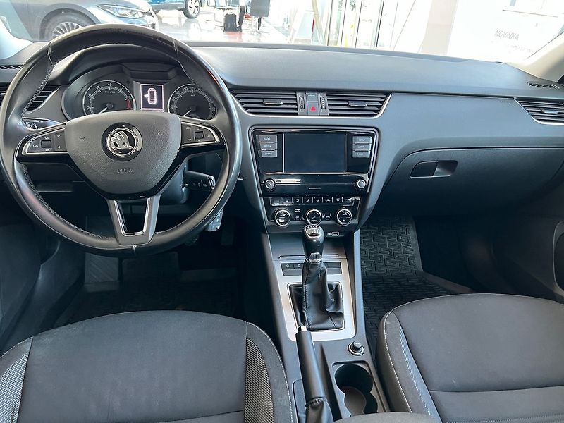 Škoda Octavia Ambition  1,5TSI 110kW - fotka 12 z 15