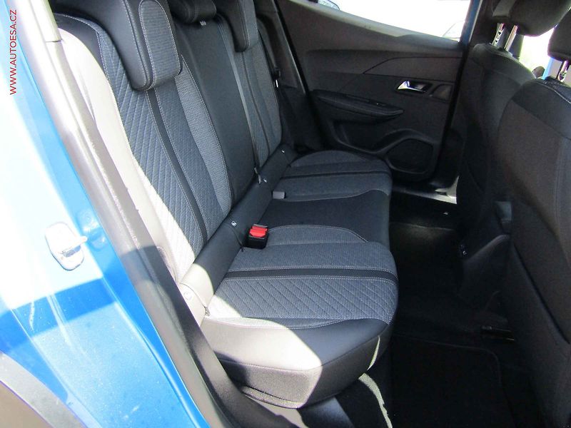Peugeot 2008 (2024) 1.2 PT, 1.maj,ČR, Allure, AT - fotka 11 z 17